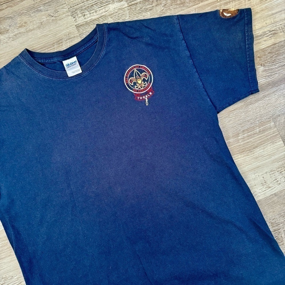Navy Blue Boy Scouts Embroidered t shirt
Gildan 00s tagged men’s L